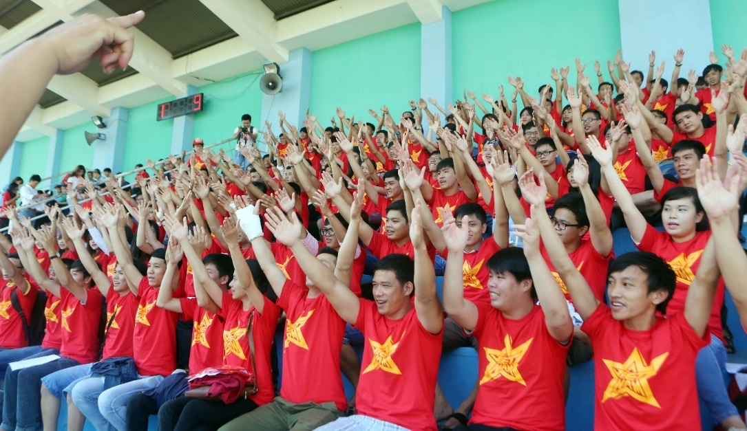 Trước giờ bóng lăn, hội cổ động viên bóng đá Việt Nam còn tổ chức buổi tổng duyệt cho những màn cổ vũ ủng hộ bóng đá nước nhà.