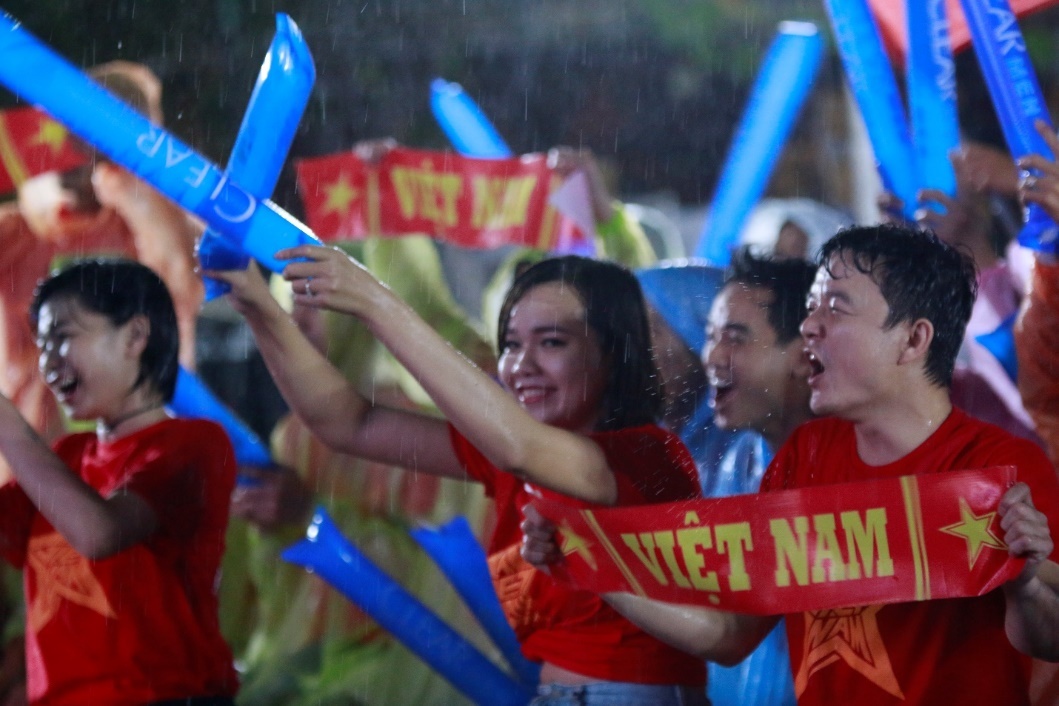 Hành trình “Lăn xả hơn, phong độ hơn” lần lượt đi đến nhiều thành phố, tỉnh thành và lan tỏa tinh thần thể thao. Bạn Ngọc Hy (TP HCM) chia sẻ: “Mình hi vọng các cầu thủ Việt Nam hãy thi đấu thật lăn xả, thật phong độ và giành chiến thắng trong những trận sắp tới”.