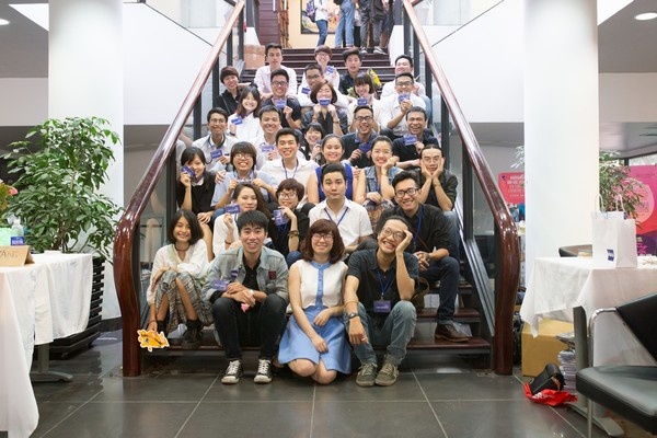 Humans of Hà Nội là nơi gặp gỡ của các bạn trẻ chung niềm đam mê với nhiếp ảnh và yêu mảnh đất Hà thành.