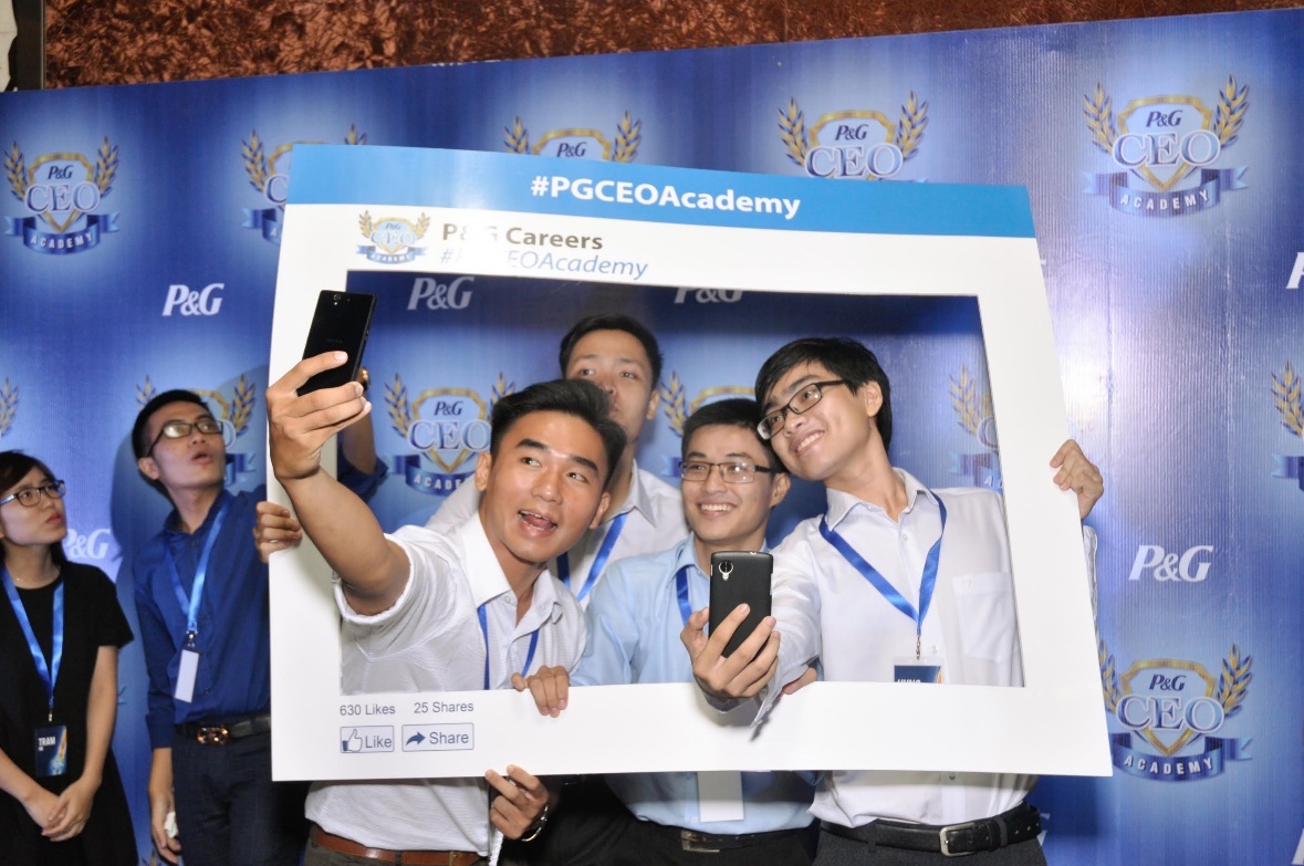 Sinh vien trai nghiem kha nang lanh dao doanh nghiep hinh anh