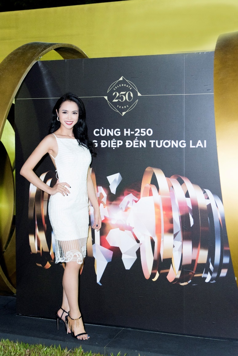 Vũ Ngọc Anh bắt đầu được công chúng nhắc đến nhiều hơn sau vai diễn Quyên trong bộ phim cùng tên, đóng cùng nam diễn viên Trần Bảo Sơn.