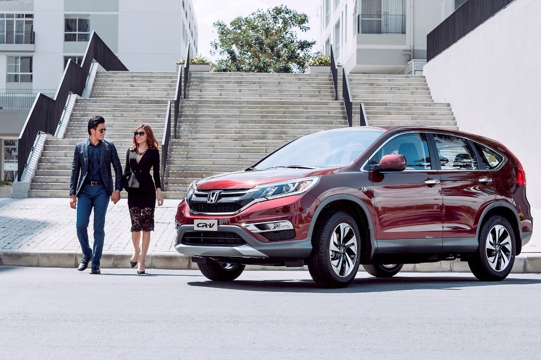 Phiên bản màu đỏ mới của Honda CR-V thu hút nhiều người dùng nhờ thiết kế sang trọng, lịch lãm, phù hợp với doanh nhân trẻ.