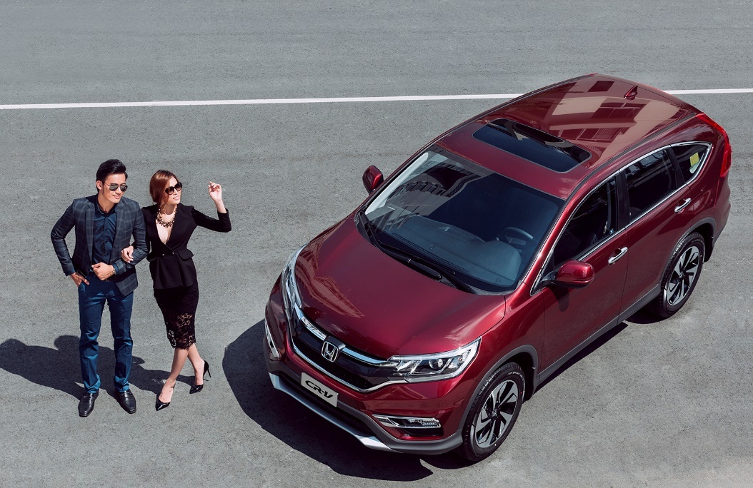 Thiết kế Honda CR-V đi theo phong cách thể thao. Cụm đèn trước có điểm nhấn là dải đèn LED chạy ban ngày nối liền mặt ca lăng.