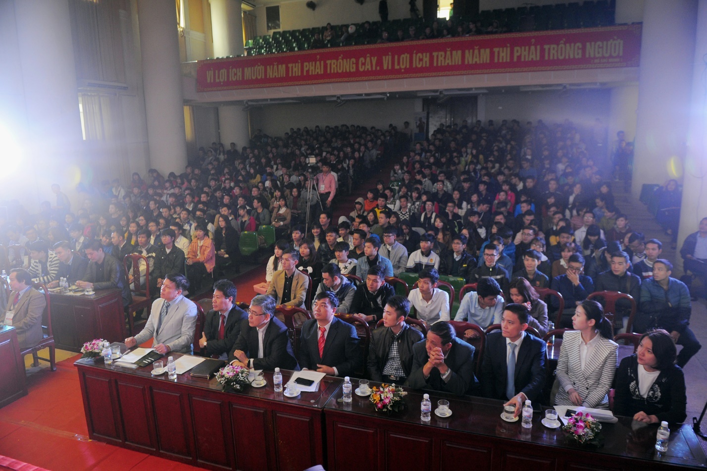 Chương trình thu hút sự tham gia của hàng nghìn sinh viên yêu công nghệ.