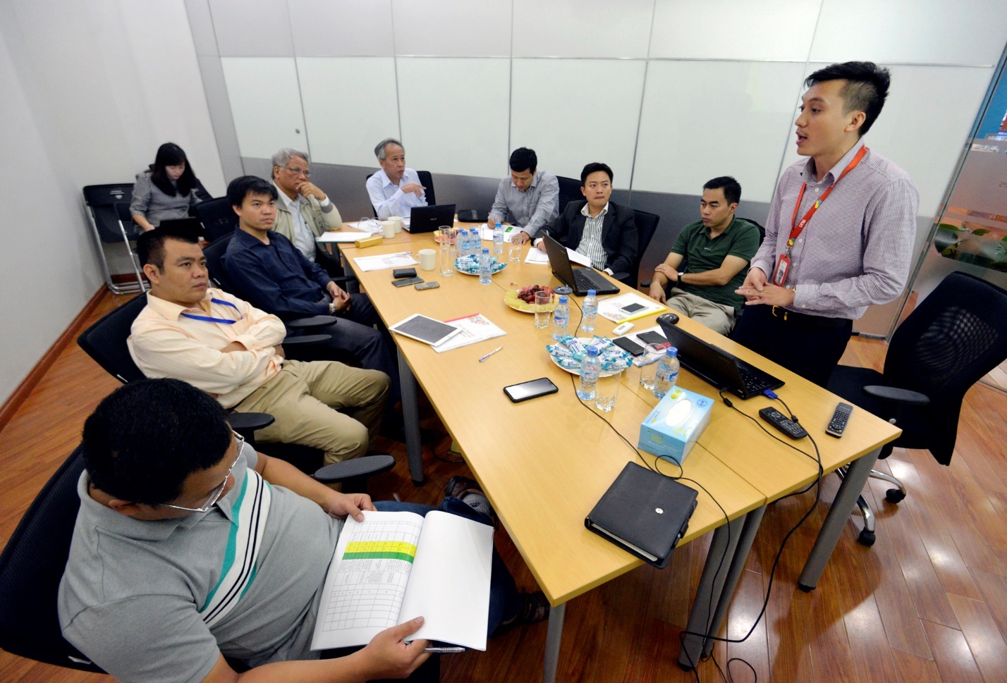 Các thành viên hội đồng giám khảo đã có nhiều  ngày làm việc tích cực để chọn ra các sản phẩm xuất sắc tại cuộc thi.