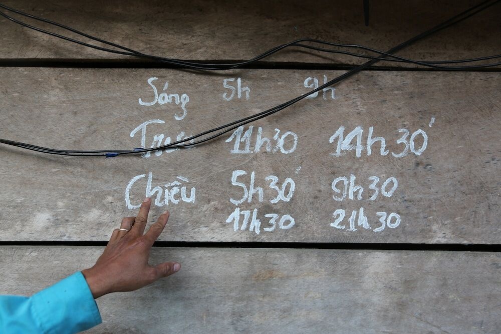 Máy nổ được phân chia giờ theo quy định để phục vụ trạm phát sóng.