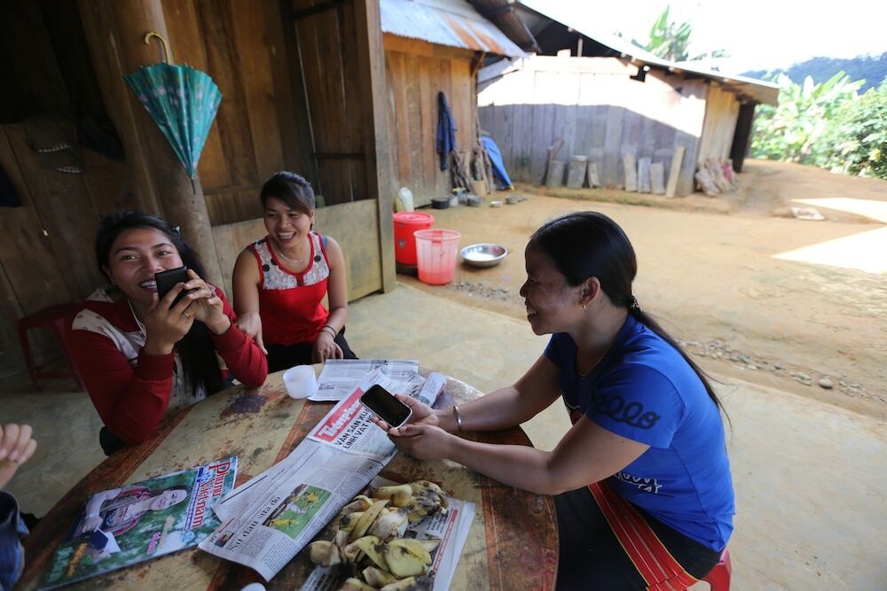 Chơ Chun là xã vùng cao hiểm trở nên chưa có điện lưới. Cuộc sống sinh hoạt của người dân rất thiếu thốn thông tin. Nhờ có trạm phát sóng di động duy nhất của Viettel, người dân ở đây có thể sử dụng điện thoại di động để liên lạc.