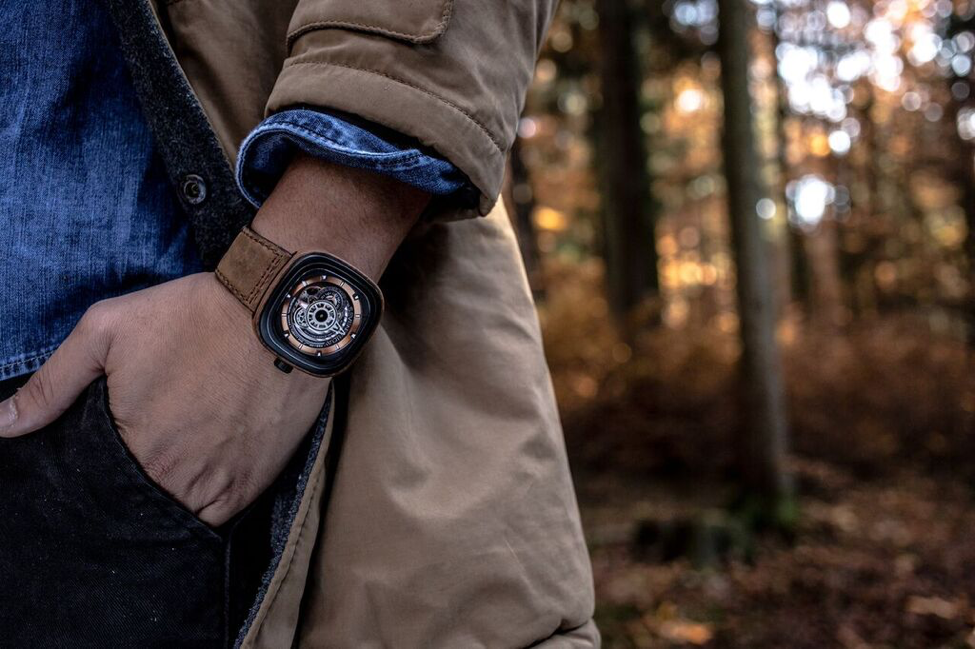 P-series là dòng đồng hồ đầu tiên của SEVENFRIDAY với khuôn đồng hồ hình vuông khác biệt, kích thước mặt đồng hồ lớn nổi bật cùng rất nhiều phiên bản khác nhau gồm P1, P2 và P3.