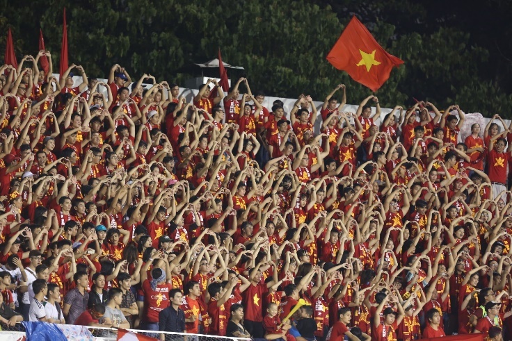 U21 Quoc te: cong hien tren san, cuong nhiet tren khan dai hinh anh