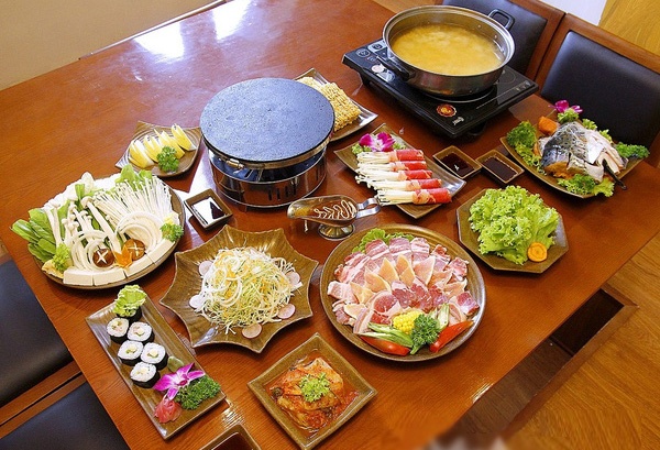 Thuong thuc lau Nhat am long ngay Ha Noi se lanh hinh anh