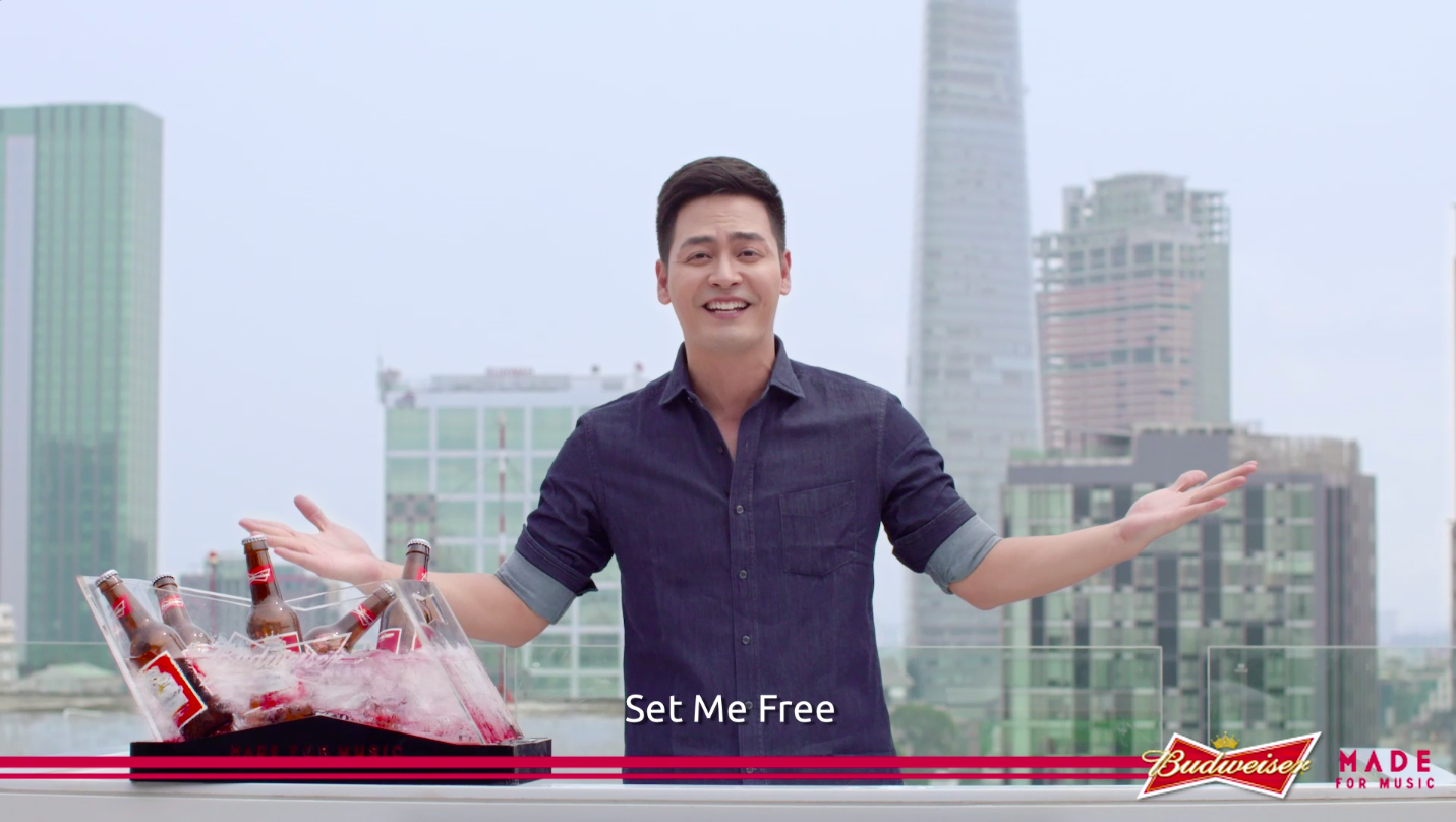 MC Phan Anh, một gương mặt quen thuộc tại các festival đình đám EDM, đóng vai trò host chính của chương trình.