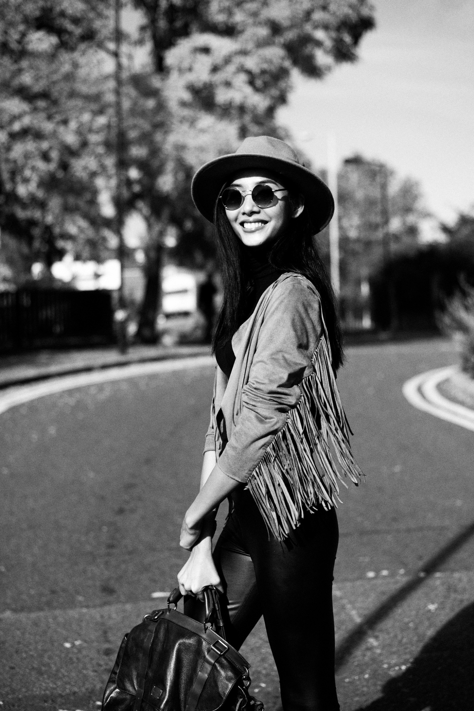 “Thời trang là cách thú vị nhất để thể hiện con người mình”, Hoàng Thùy chia sẻ. 