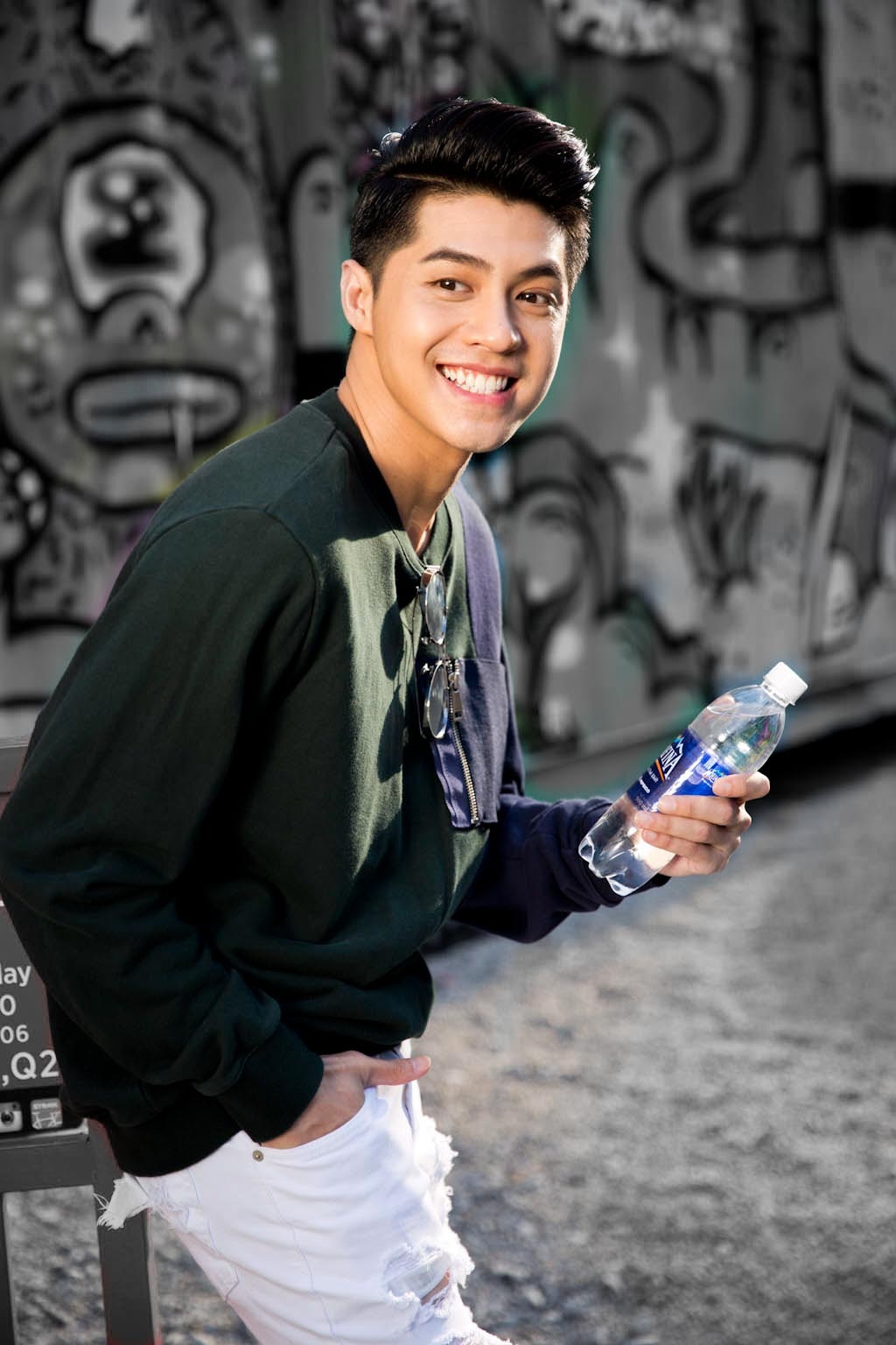 Noo Phước Thịnh có gu ăn mặc phá cách từ sàn diễn đến cuộc sống đời thường.