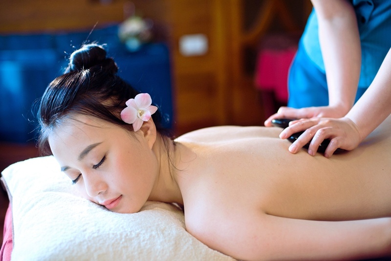 Uu dai lon tai Aquamarine Spa khi lam dep dip cuoi nam hinh anh