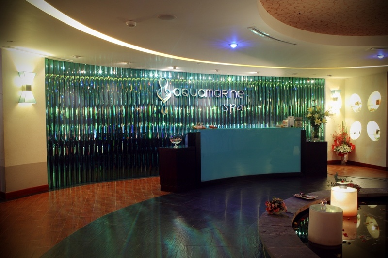 Phái đẹp hài lòng với không gian thư giãn, phảng phất hương hoa tại Aquamarine Spa