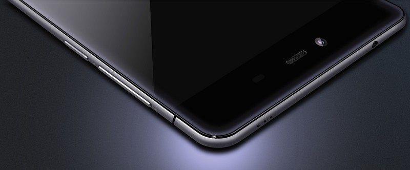  Máy cũng được trang bị màn hình Full HD kích thước 5 inch đến từ nhà cung cấp Sharp Nhật Bản, kèm theo đó là camera 13 megapixel phía sau và 8 megapixel phía trước đến từ Sony với công nghệ Exmor RS danh tiếng. K2 cũng chiều người dùng hết cỡ khi trang bị riêng 1 phím chụp ảnh ở bên cạnh phải của máy.