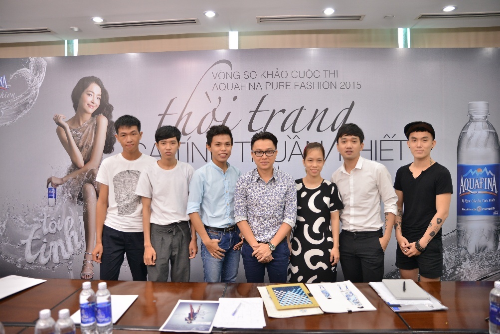 Các thí sinh khu vực phía Nam trong buổi tư vấn cùng nhà thiết kế Công Trí.