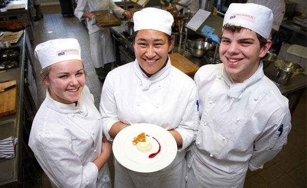 Co hoi viec lam va dinh cu khi hoc nghe tai Australia hinh anh