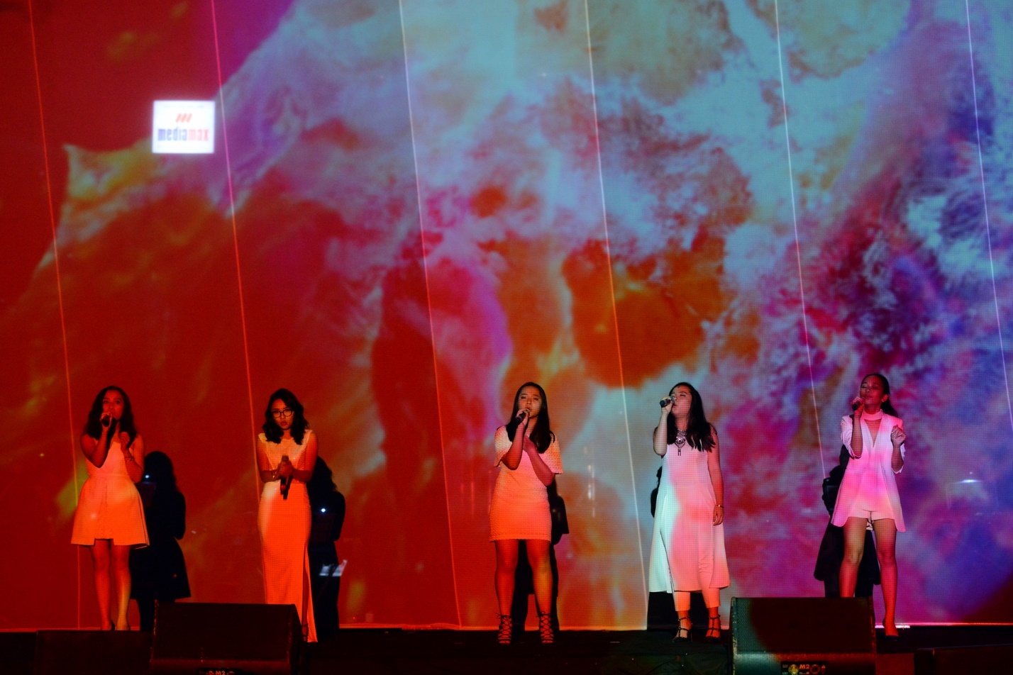 Lần đầu ra mắt khán giả thủ đô nhưng TBC thể hiện sự chuyên nghiệp khi trình diễn tự tin và đầy cảm xúc. Nhóm cho thấy khả năng bè phối tài tình cùng những giọng ca đầy màu sắc, cá tính. 