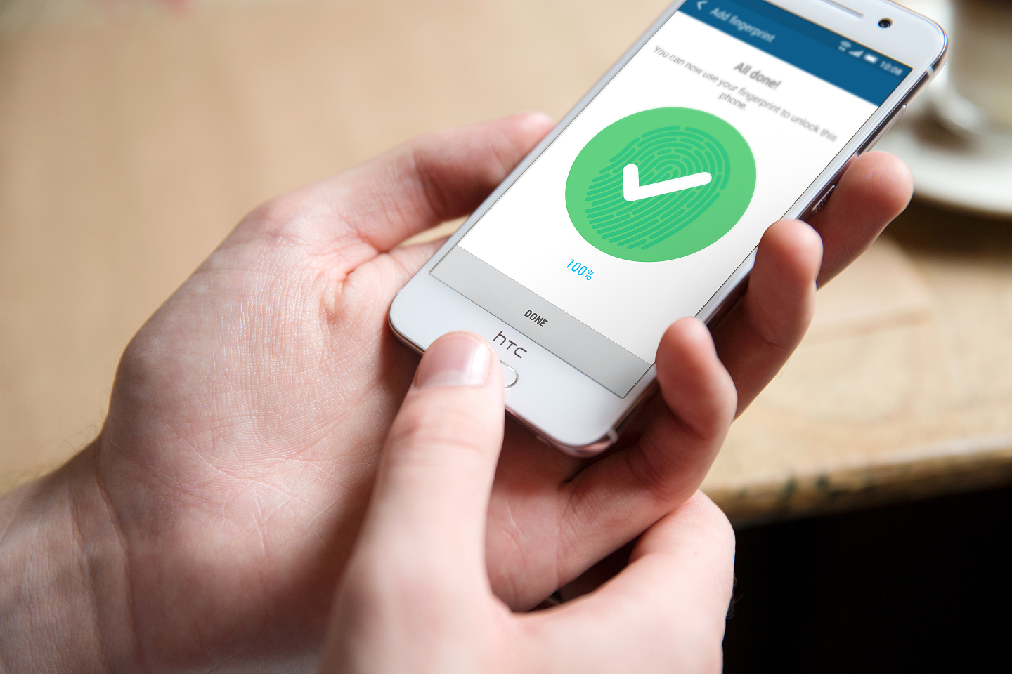 HTC One A9 là chiếc smartphone đầu tiên chạy nền tảng Android 6.0. 