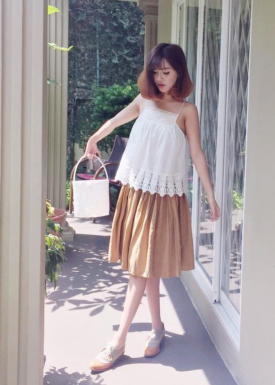 Cô thường chọn những bộ đồ vintage, vừa phù hợp với tính cách nhẹ nhàng của bản thân, vừa mang đến cảm giác thoải mái, tự tin khi mặc.