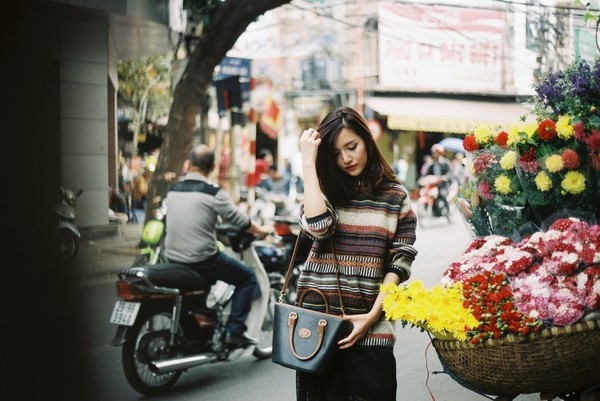 Một mẹo khác của Bích Phương là dùng mạng xã hội Facebook, Instagram để theo dõi, học hỏi cách phối đồ của các fashionista trên thế giới.