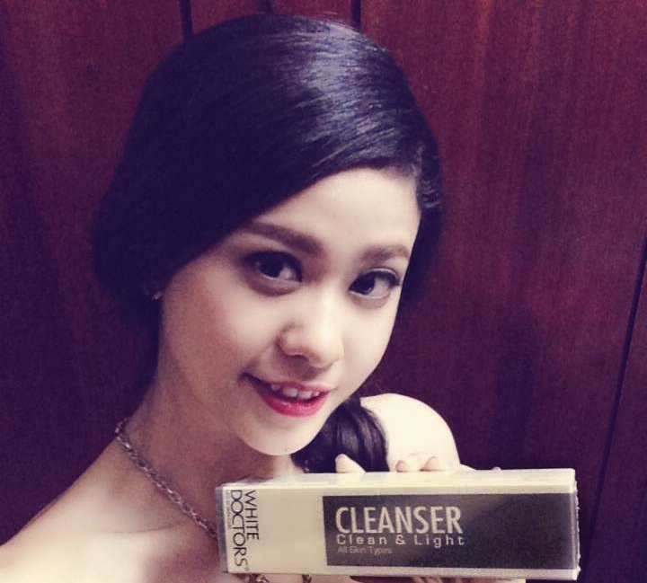 Cach rua mat lam trang da giam mun nam voi White Doctors hinh anh