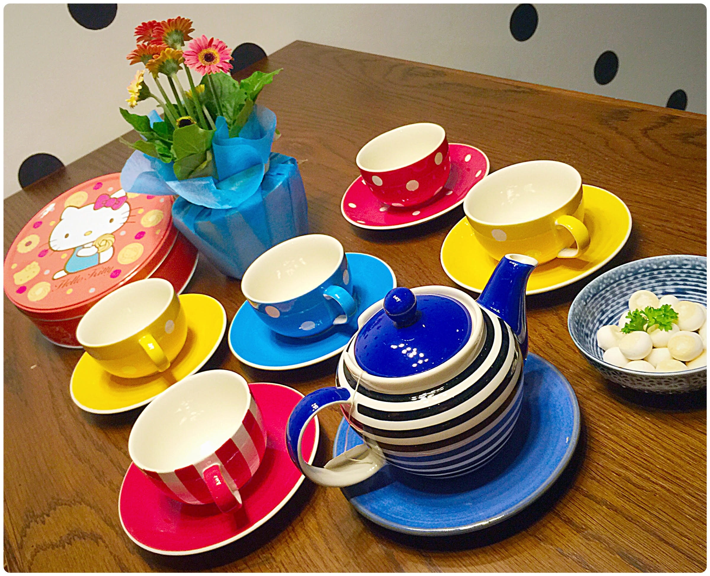Bộ ly tách màu sắc ngộ nghĩnh mang đến điểm nhấn riêng biệt cho The Dots.