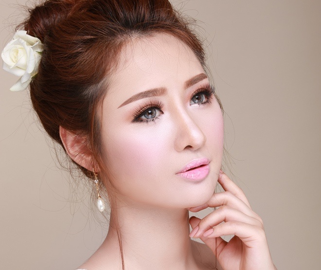 Khai Thien tu van xu huong trang diem tu nhien cho co dau hinh anh