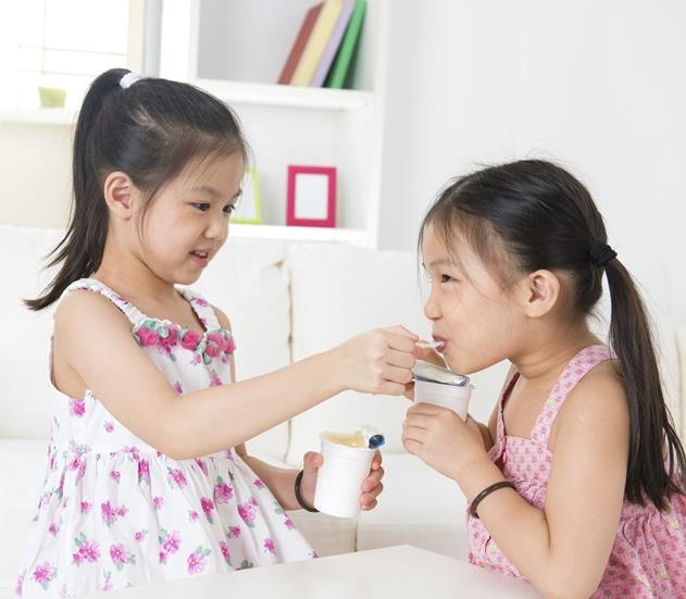 Nhung loi ich cua sua chua dinh duong voi tre hinh anh