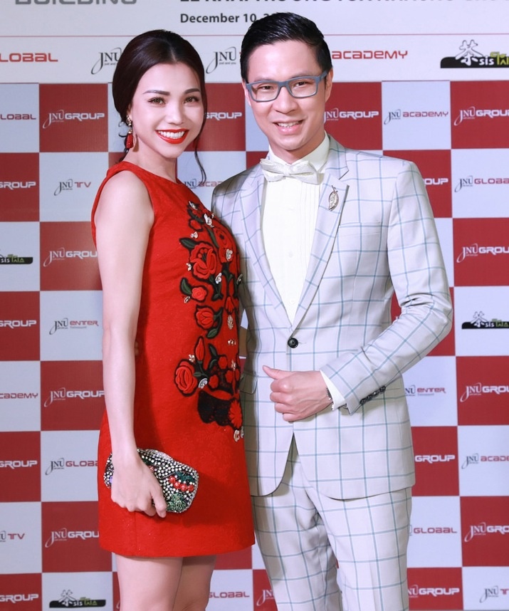 Trẻ trung, năng động là những yếu tố giúp Trà Ngọc Hằng và Anh Quân lọt mắt xanh JNU Global.