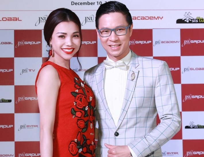 Tra Ngoc Hang lot mat xanh cong ty giai tri Han Quoc hinh anh