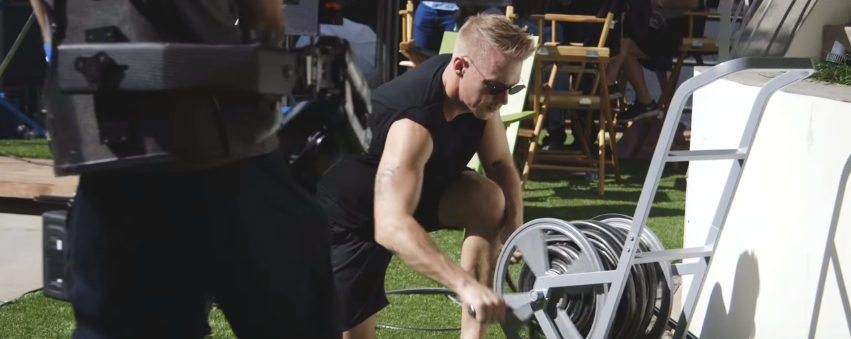 DIPLO làm việc cùng ekip chuyên nghiệp tại studio riêng