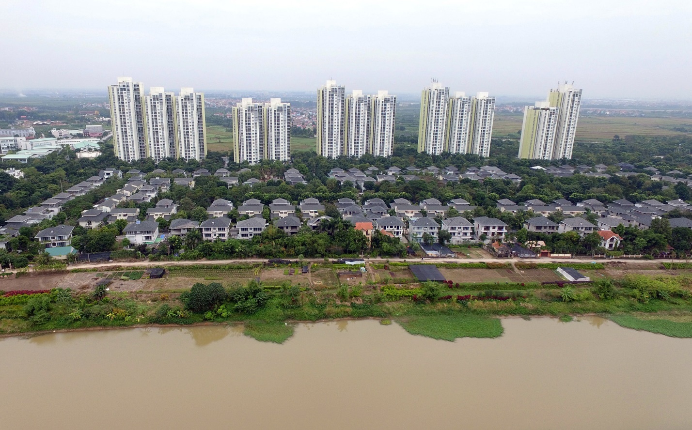 Ecopark là dự án bất động sản Việt Nam đầu tiên và duy nhất thành công tại Giải thưởng Bất động sản quốc tế 2015 (International Property Awards). Dự án đạt 3 giải: Giải thiết kế cảnh quan khu đô thị tốt nhất thế giới; Giải thiết kế cảnh quan khu đô thị tốt nhất châu Á - Thái Bình Dương và Giải khu đô thị phức hợp tốt nhất châu Á - Thái Bình Dương.