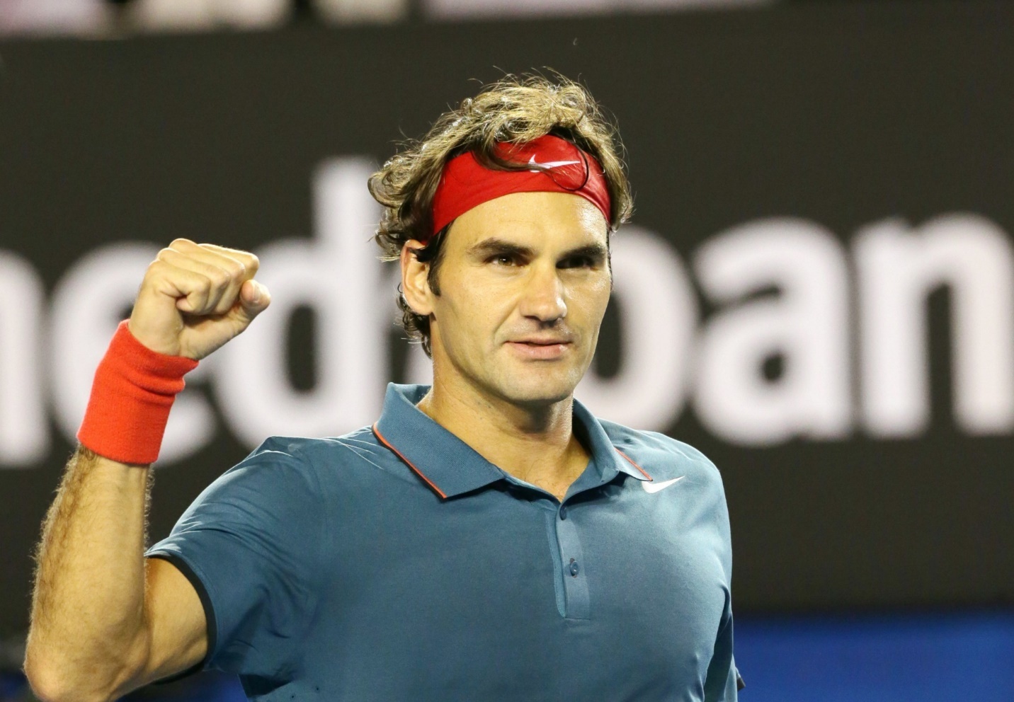 Roger Federer gay chu y khi tham du giai quan vot Ngoai hang hinh anh