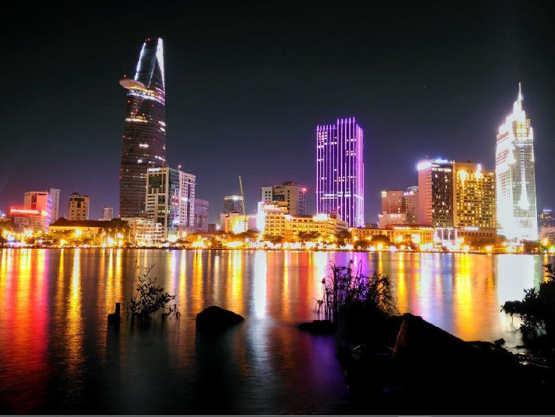 Hình ảnh ban đêm hiện lên lung linh qua ống kính ZenFone 2 Laser.