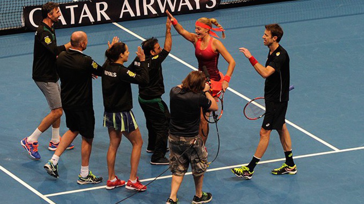 Đồng đội của Federer tại Obi Worldphone UAE Royals bao gồm Goran Ivanisevic, Marin Cilic, Tomas Berdych, Daniel Nestor, Ana Ivanovic và Kristina Mladenovic.