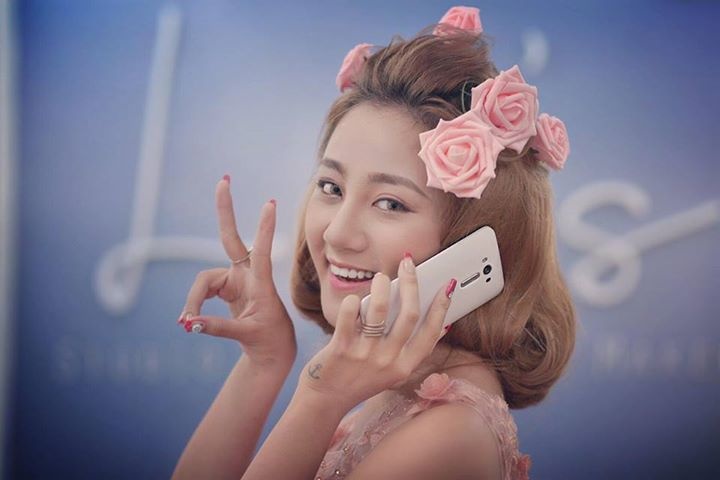 Lily Luta, Linh Le dong loat khoe ZenFone Laser moi sam hinh anh