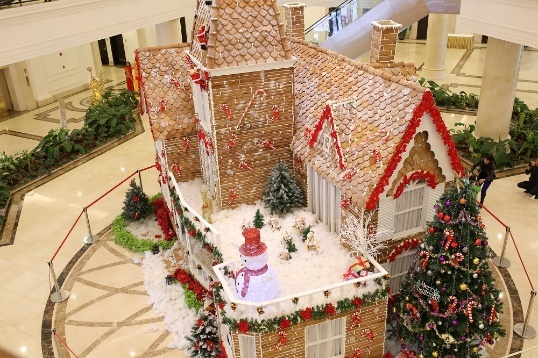 Đơn vị làm ngôi nhà bánh gừng khổng lồ tại Việt Nam là trung tâm ẩm thực và hội nghị quốc tế Almaz.