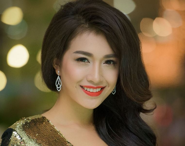 A hau Le Hang noi bat voi trang suc 2 ty dong hinh anh