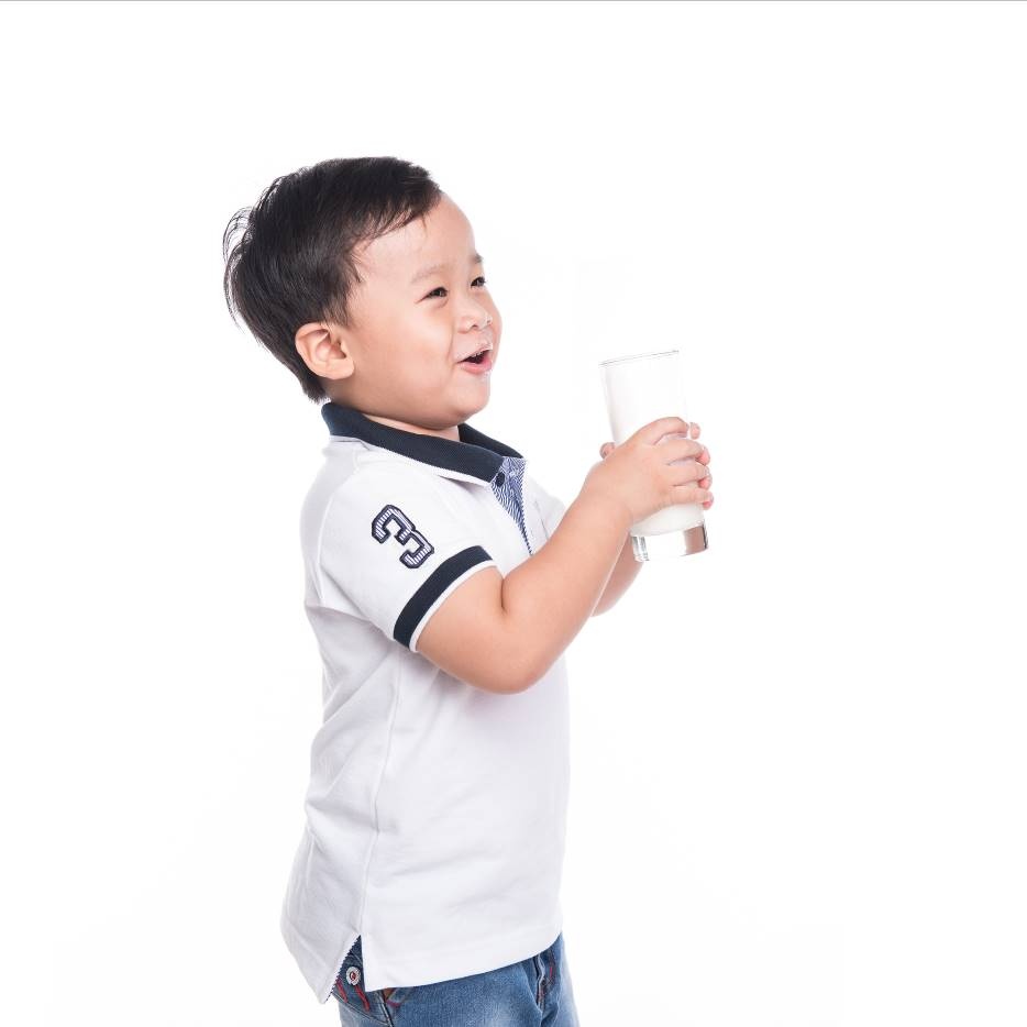 Sản phẩm sữa LiF làm từ từng hạt bắp non, giúp giảm nguy cơ cận thị ở trẻ, cung cấp cho bé hăng say hoạt động, học tập mà không lo mệt mỏi, đuối sức.