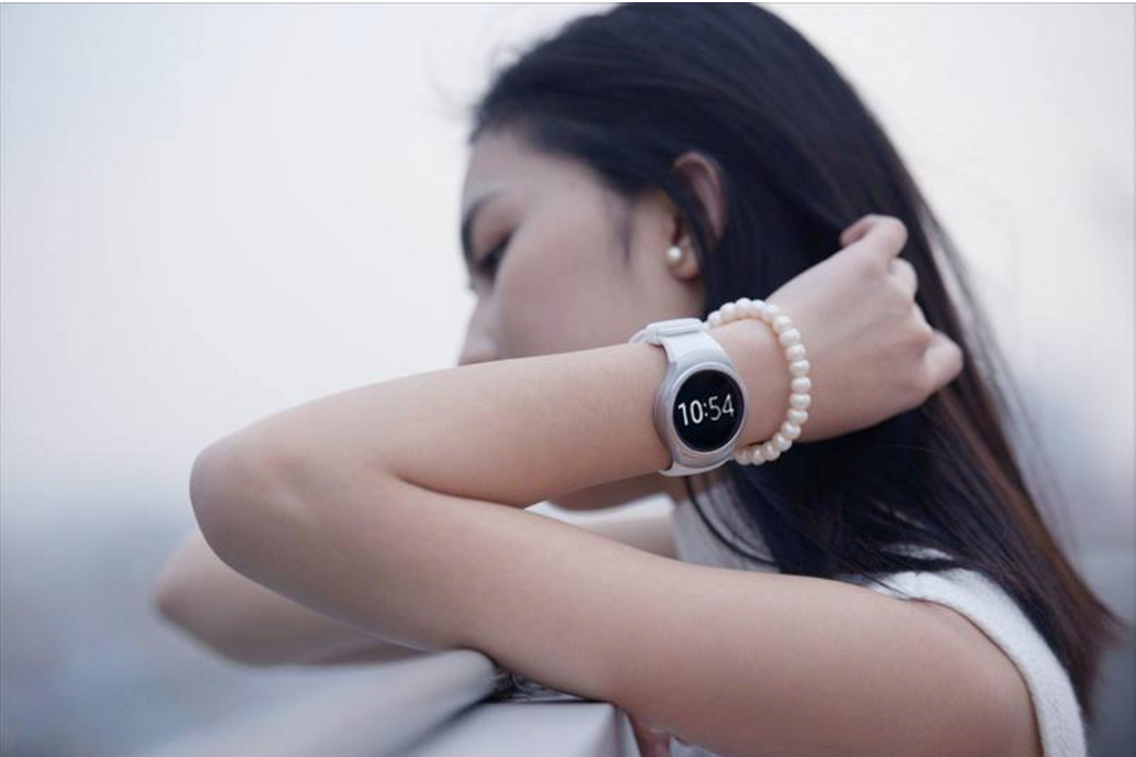 Sao Viet khoe dang voi dong ho thong minh hinh anh