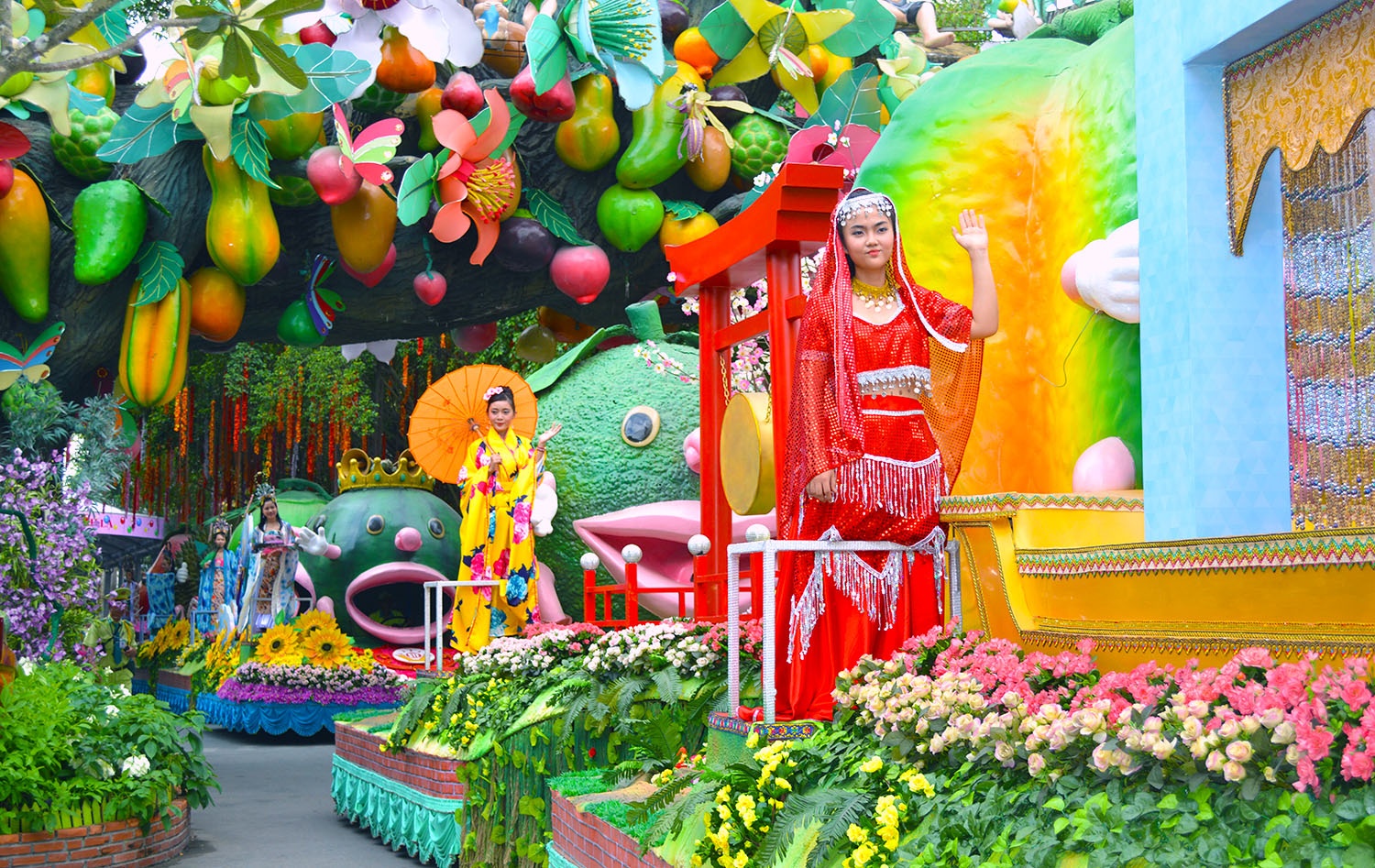 Den Suoi Tien don Giang sinh, mung nam moi hinh anh