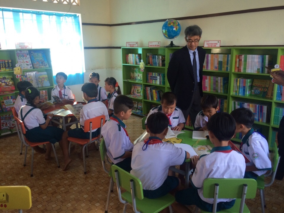 Các thư viện với cơ sở vật chất đầy đủ giúp học sinh có cơ hội tiếp thu thêm tri thức và bồi dưỡng tâm hồn.