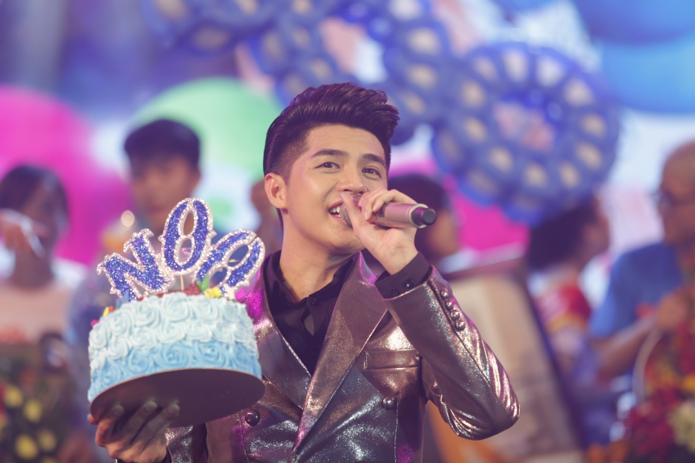 Noo Phuoc Thinh don sinh nhat tuoi 27 bang dem nhac cam xuc hinh anh