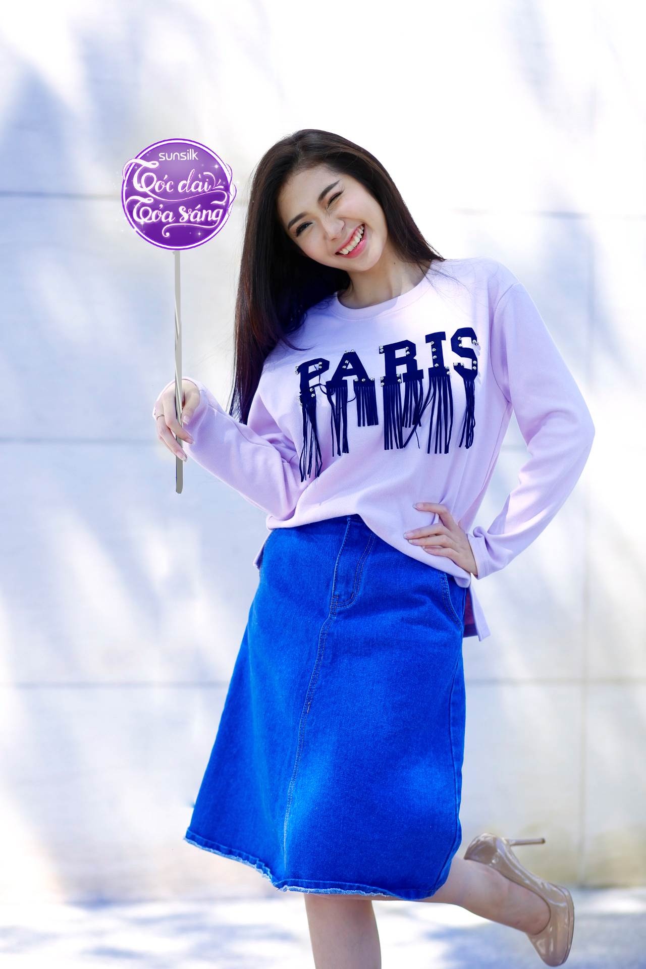    Mái tóc dài giúp Khổng Tú Quỳnh luôn tự tin mỗi khi xuất hiện.      