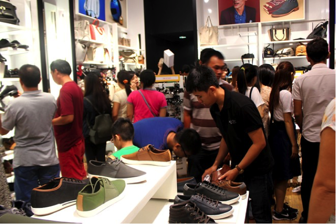 Giang sinh - mua mua sam cho cac tin do thoi trang hinh anh