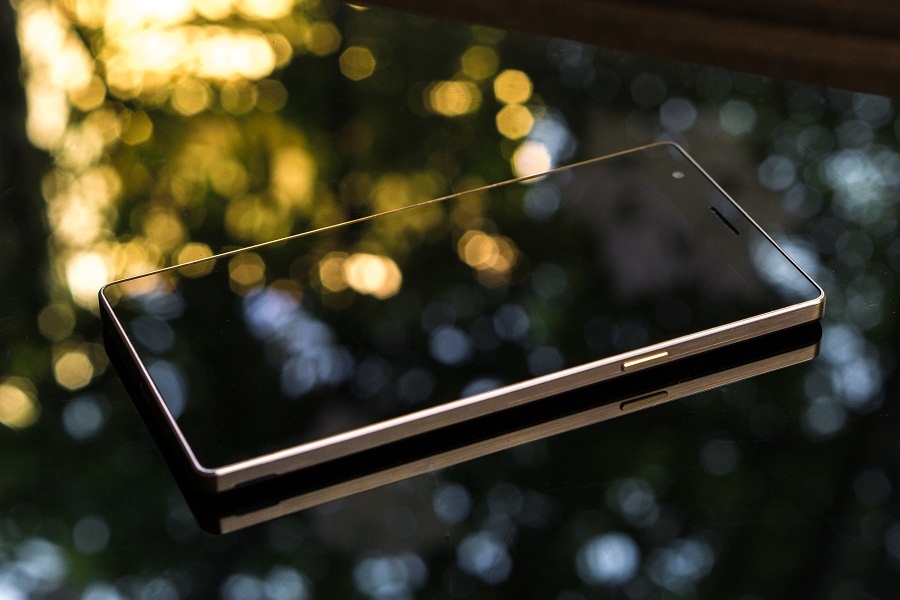 Smartphone 5,5 inch duoi 3 trieu dong hut 10.000 thao luan hinh anh