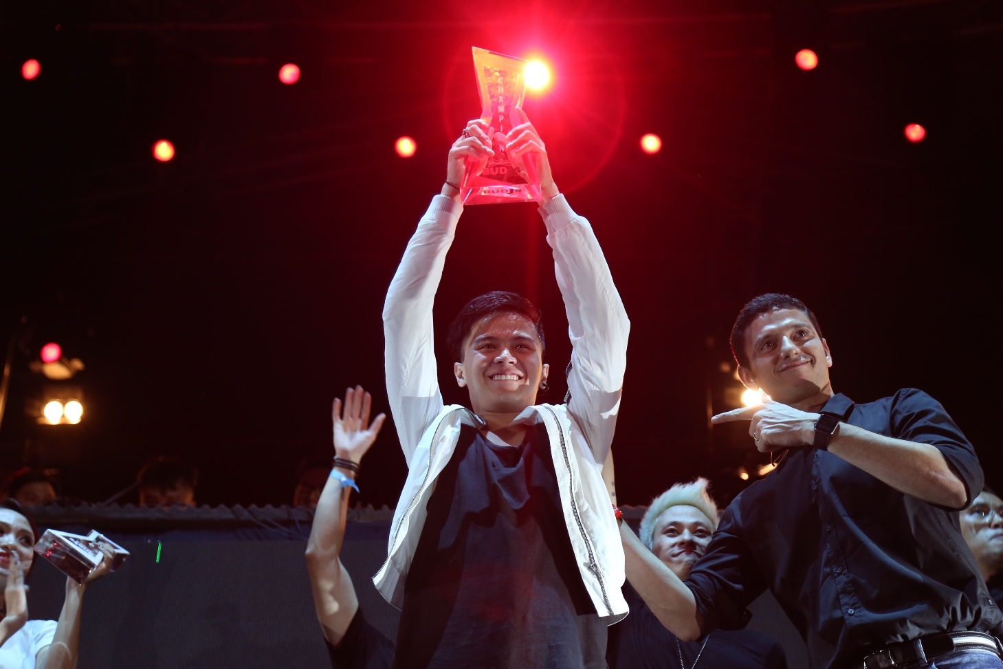 Nhung dau an tai hanh trinh am nhac BUDJs 2015 hinh anh