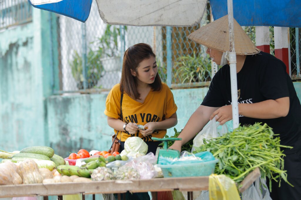 Một cảnh quay trong tập phim Cô vợ tiết kiệm.
